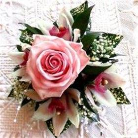 fwthumbwrist-corsage.jpg